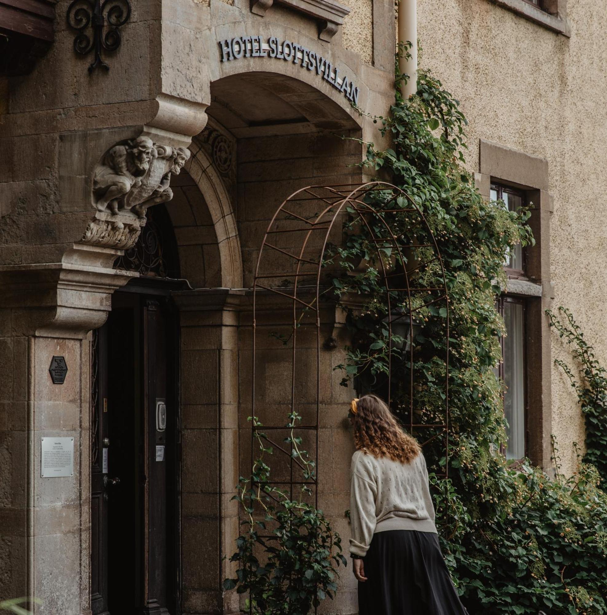 Hotel Slottsvillan フースクバーナ エクステリア 写真
