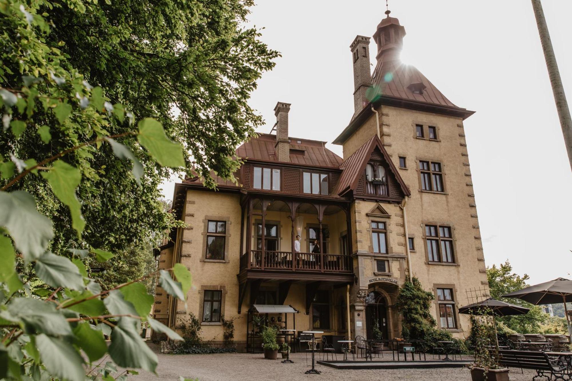 Hotel Slottsvillan フースクバーナ エクステリア 写真