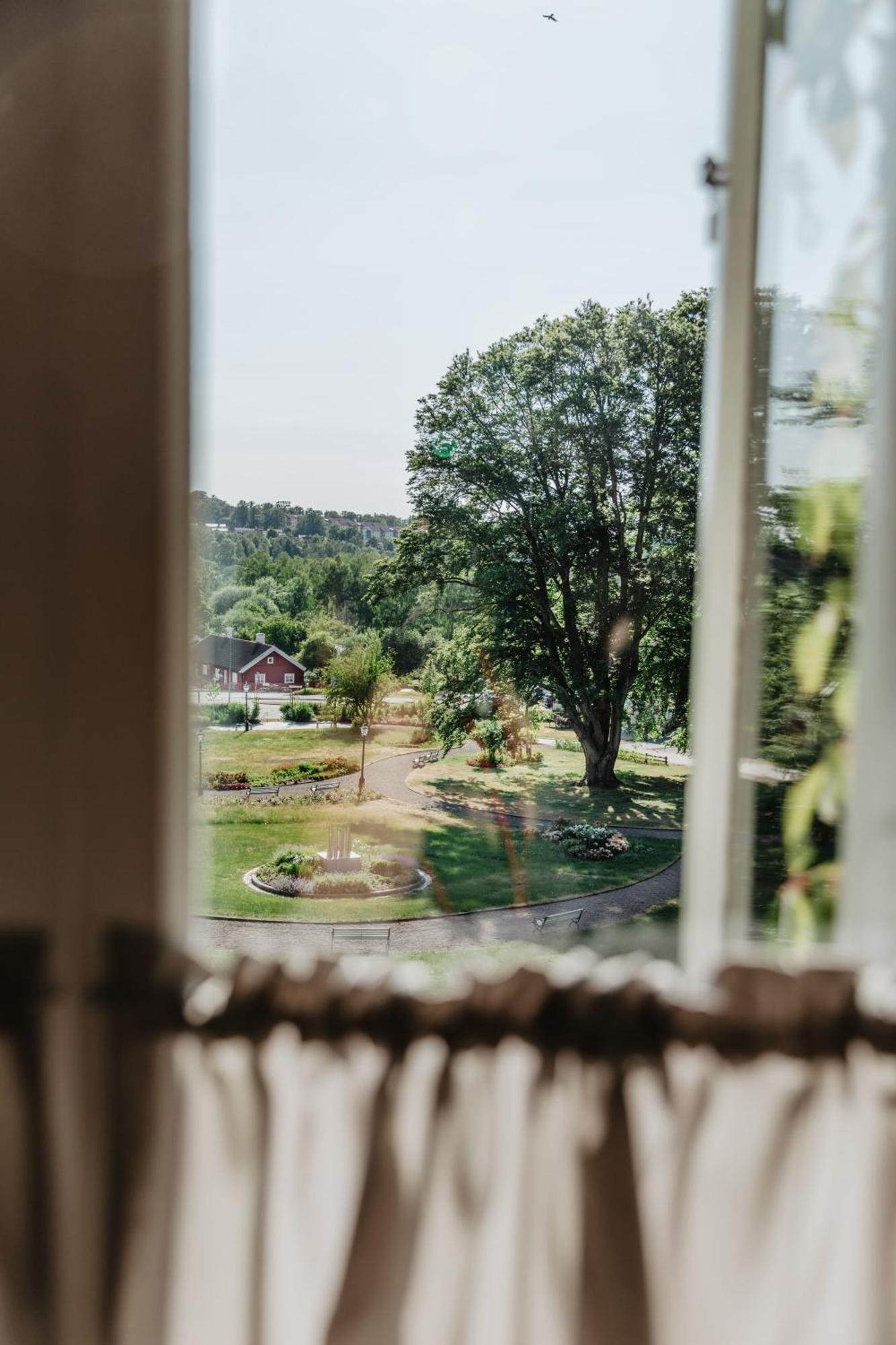 Hotel Slottsvillan フースクバーナ エクステリア 写真