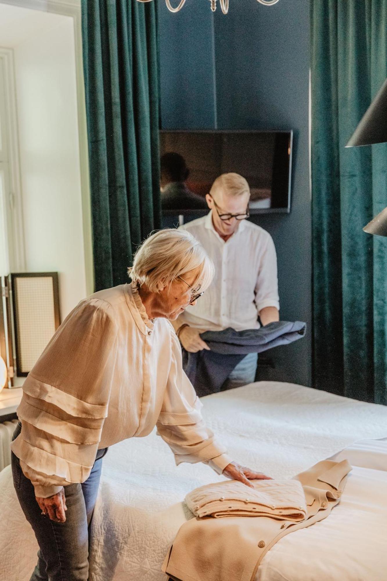 Hotel Slottsvillan フースクバーナ エクステリア 写真