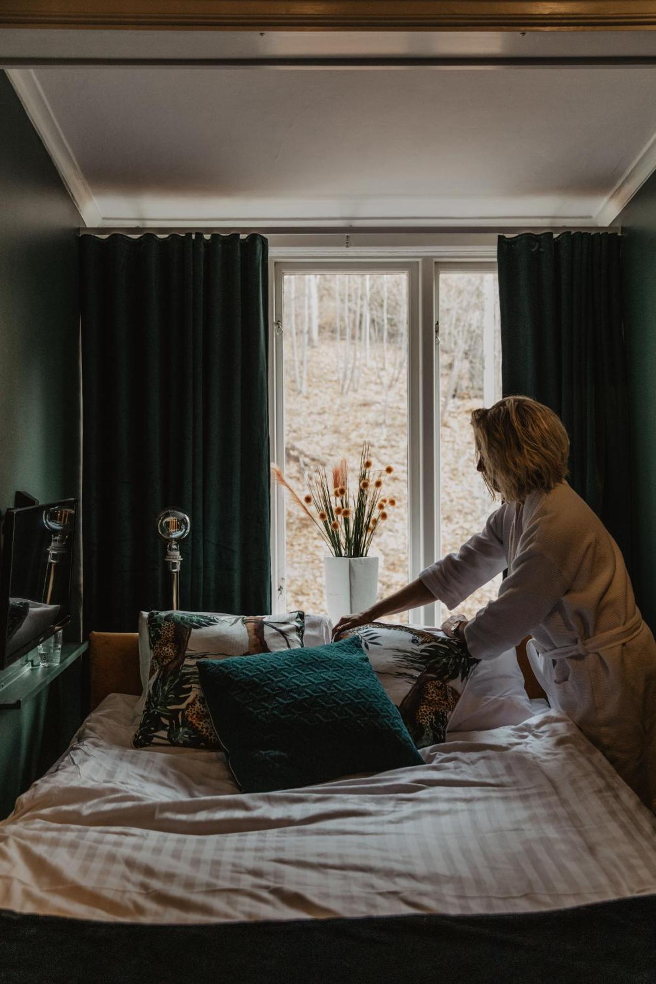 Hotel Slottsvillan フースクバーナ エクステリア 写真