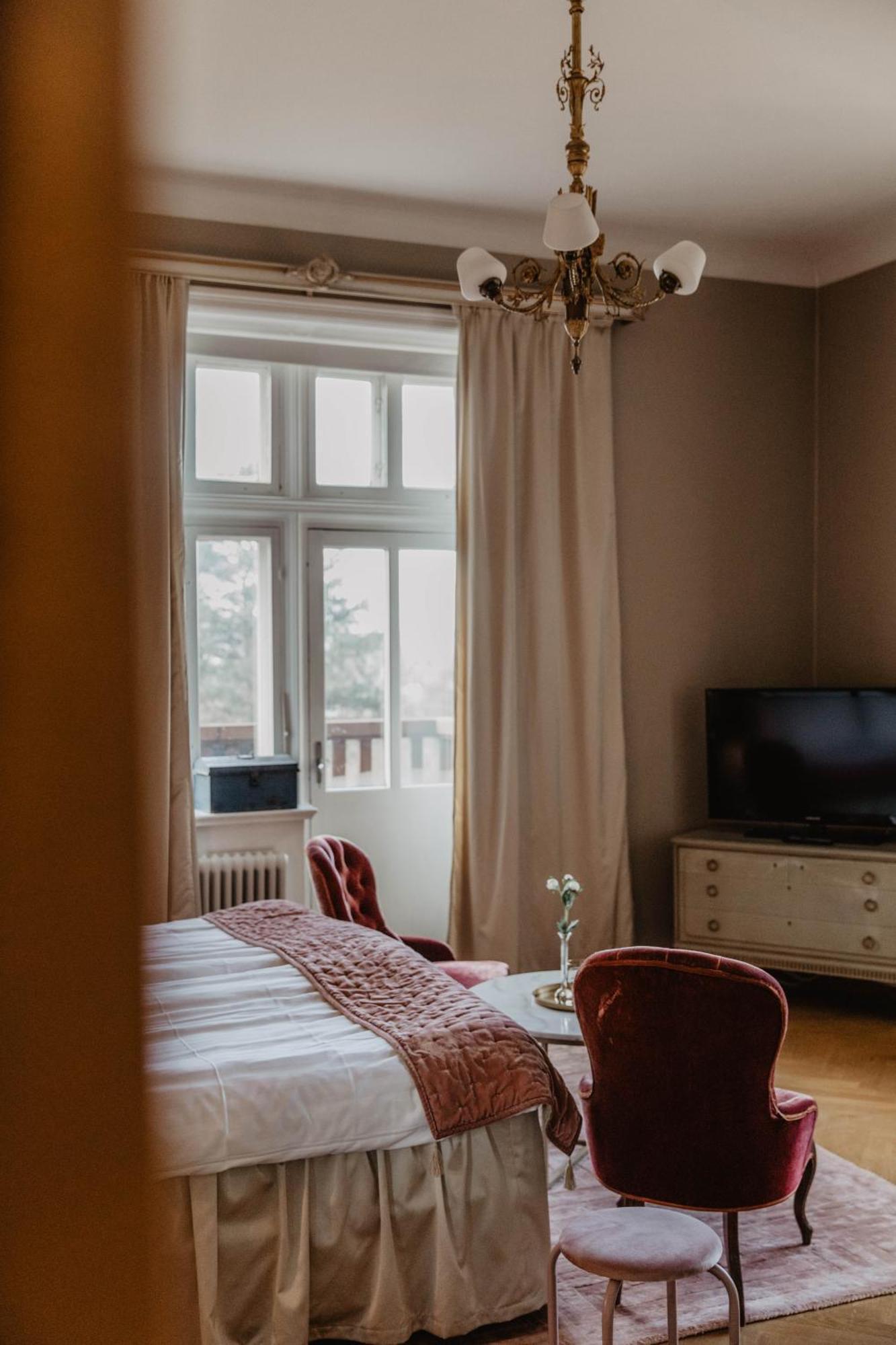 Hotel Slottsvillan フースクバーナ エクステリア 写真
